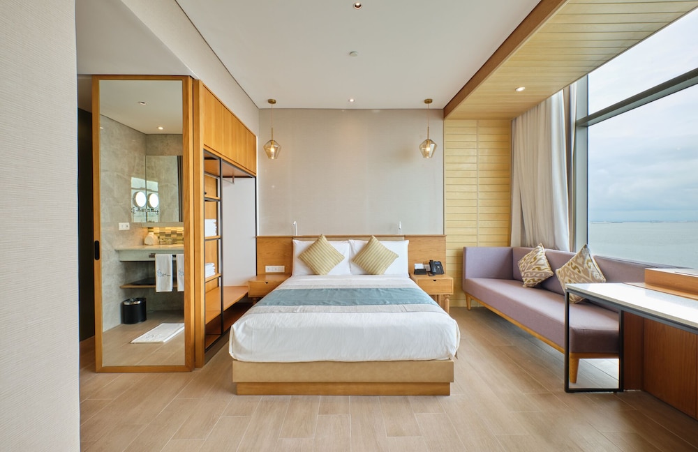 Family Room, Multiple Beds, Bay View - Photo 2