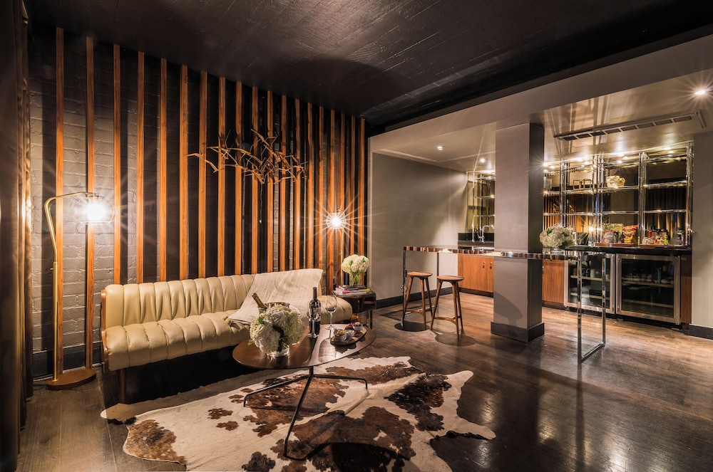 Suite (Cabana Building)