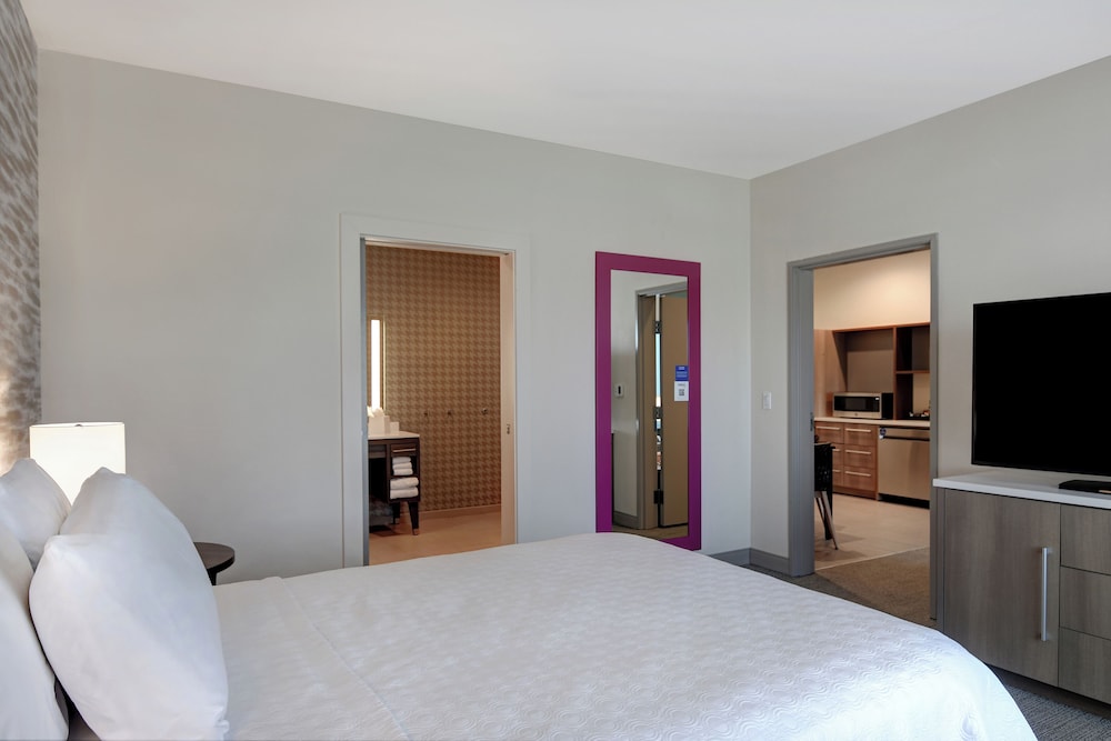Suite, 1 Bedroom - Photo 2