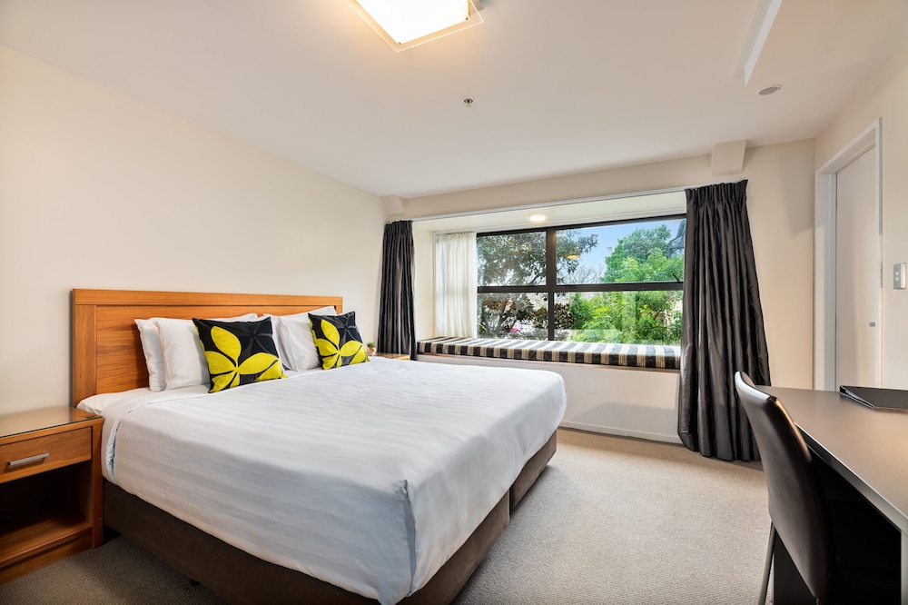 One Bedroom - Photo 3