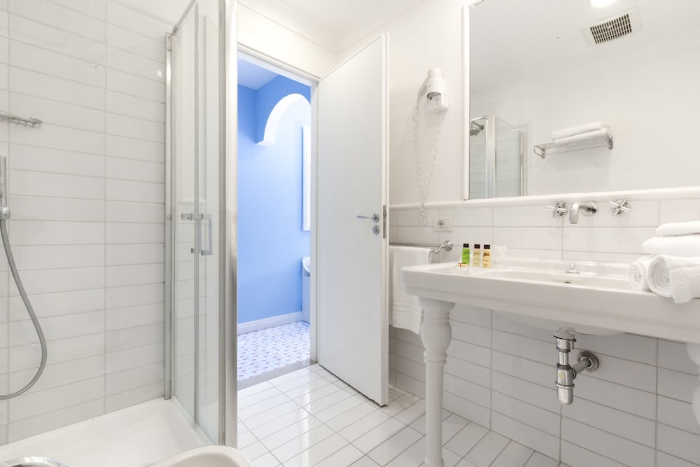 Superior Double or Twin Room, Balcony, Sea View - Photo 11
