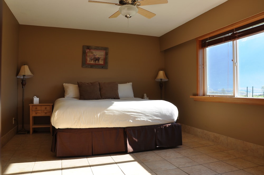 Luxury Chalet, 4 Bedrooms, Kitchen, River View And Mountain View photo 1