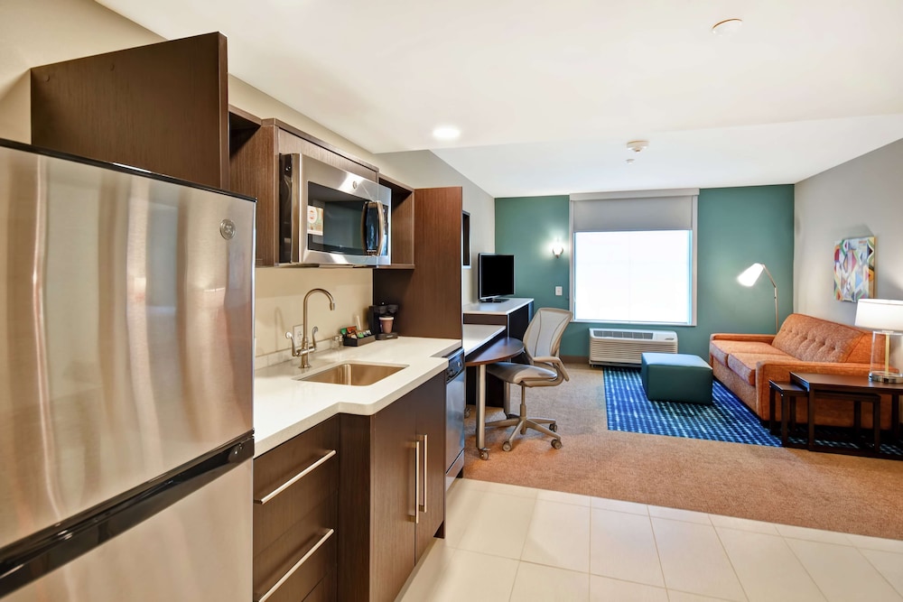 Suite, 1 King Bed, Accessible (Hearing) photo 2