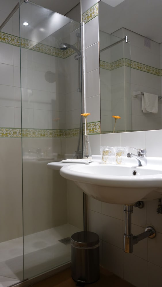 Double Room (with extra bed) - Photo 3