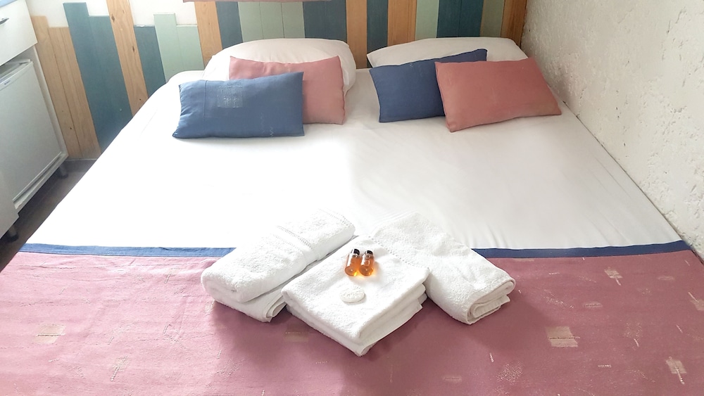 Luxury Triple Room, 1 Bedroom, Kitchenette, Beachside photo 3