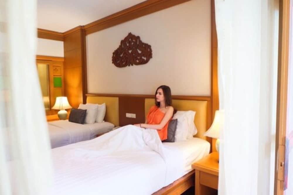 Supreme Deluxe Room with Balcony - Photo 11