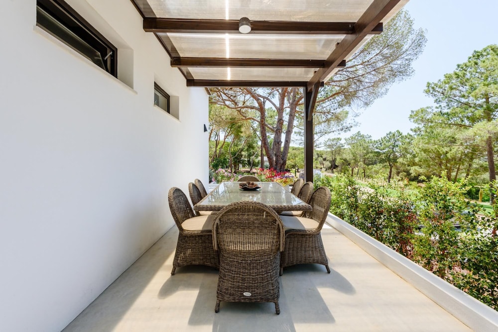 Villa photo 2