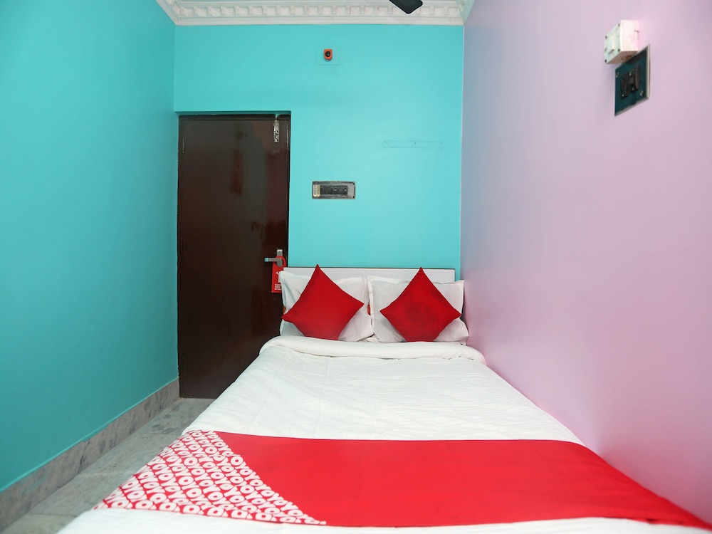 Single Room, 1 Queen Bed photo 3