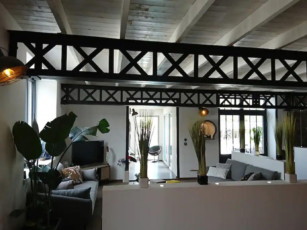 Classic Villa, Multiple Bedrooms