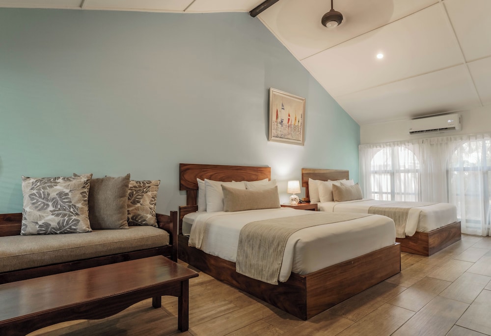 Standard Room, 2 Queen Size bed photo 3