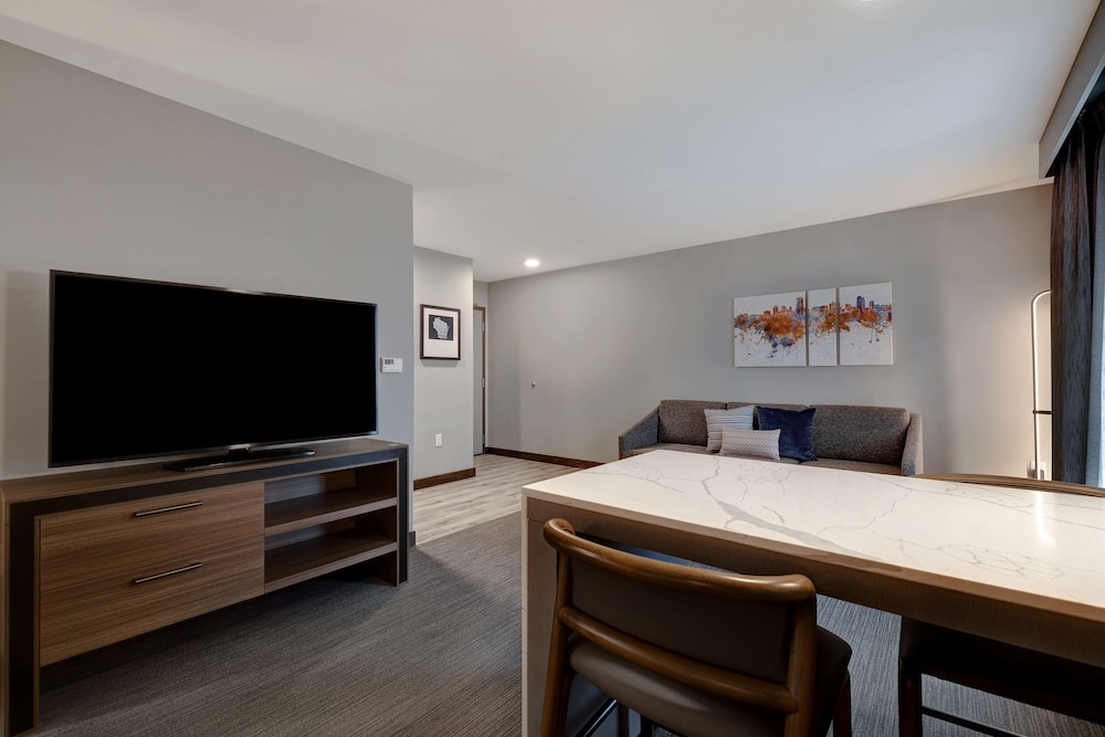 Studio, 1 King Bed, Accessible, Bathtub (Mobility & Hearing) - Photo 1
