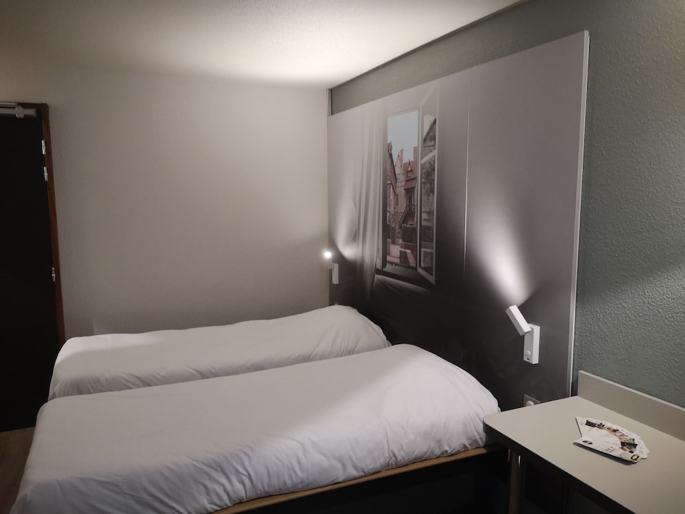 Twin Room, Non Smoking - Photo 2