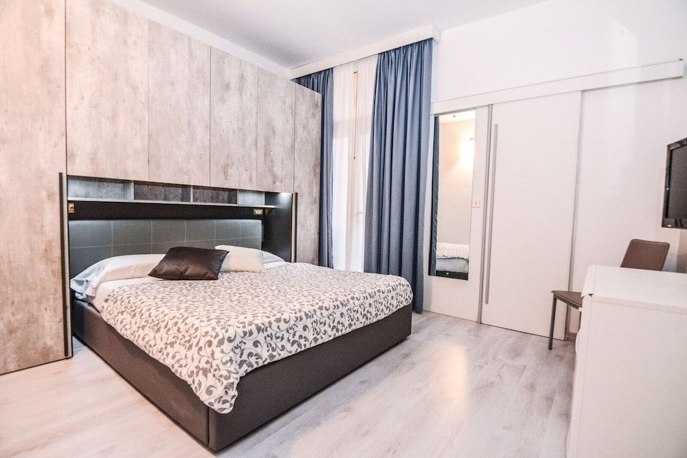 Standard Double or Twin Room photo 1