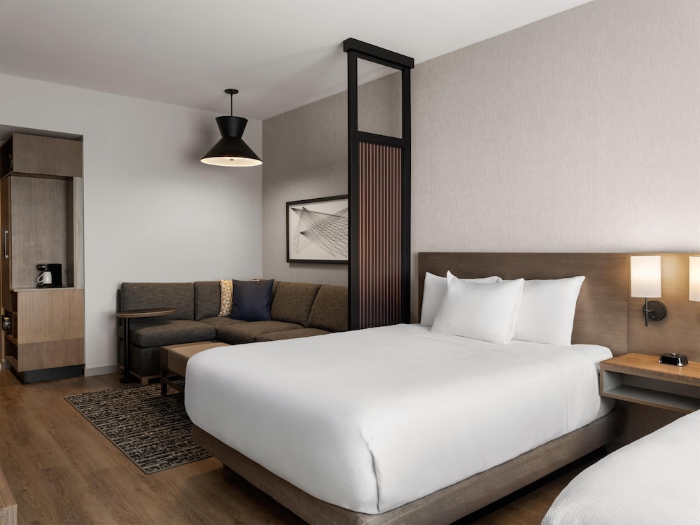 Room, Multiple Beds (High Floor)