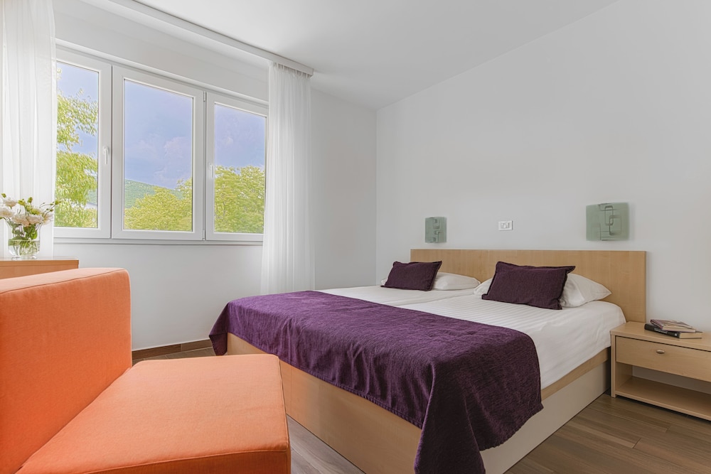 Standard Twin Room with extra bed