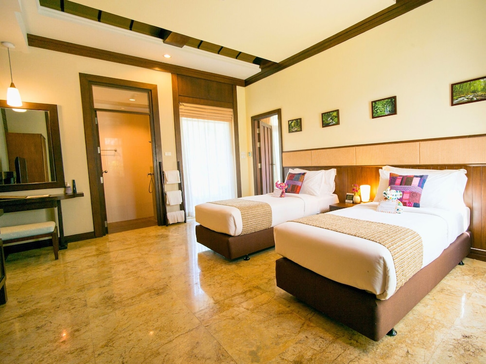 Family Pool Access Twin Beds photo 2