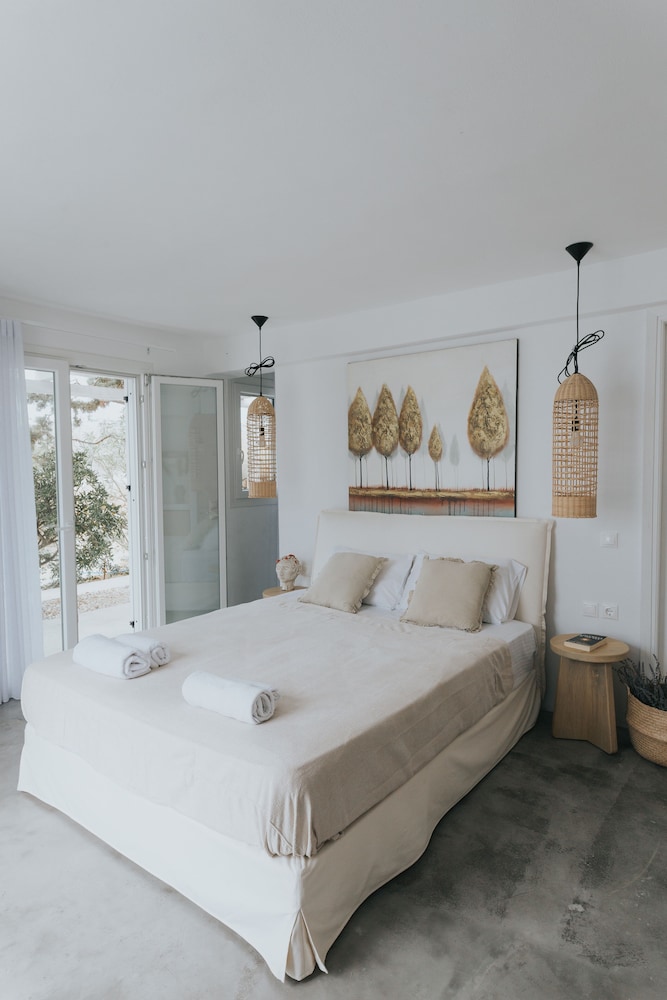 Deluxe Beach Front Villa, With Pool
