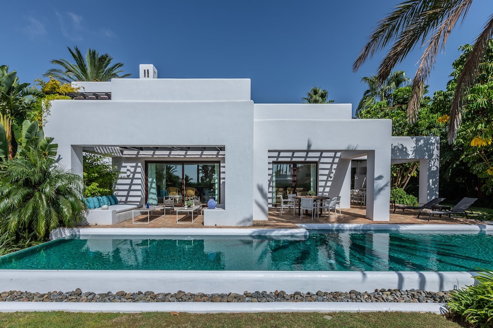 Luxury Villa, 2 Bedrooms photo 2