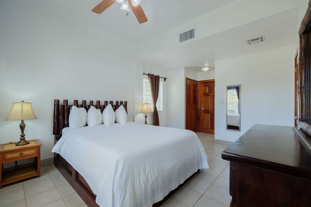 Suite, 2 Queen Beds, Non Smoking, Balcony (with Sofabed)