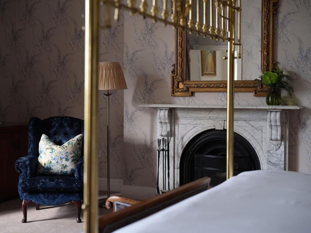 Manor House Suite photo 3