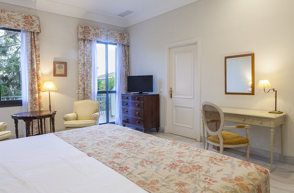 Superior Room (3 Adults) Superior Room (3 Adults)
