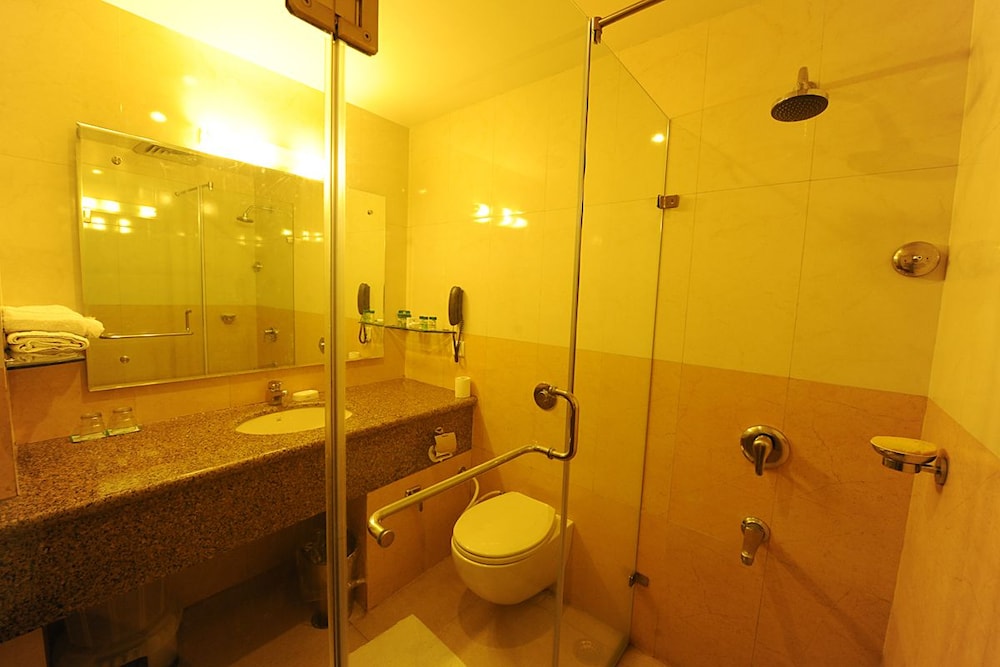 Superior Suite, 1 Queen Bed, Smoking photo 2