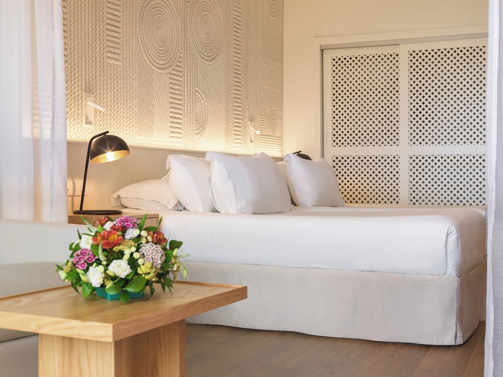 Superior Room (3 Adults) - Photo 5