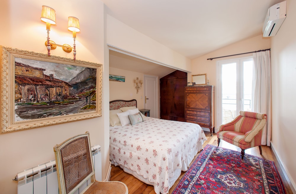 Double Room (Abuhardillada)