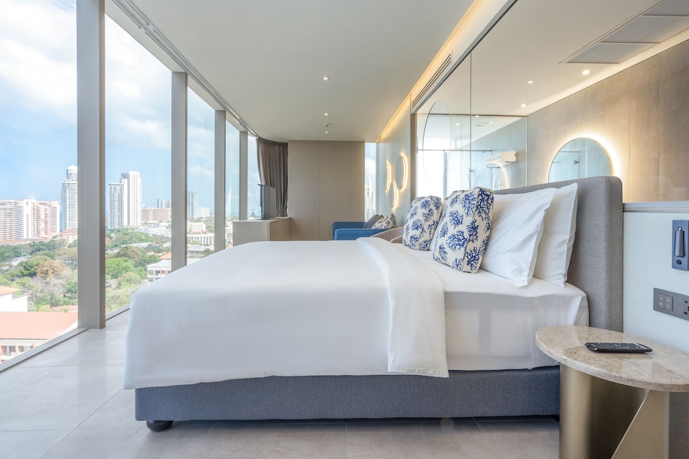 Panorama Executive Suite - Photo 8