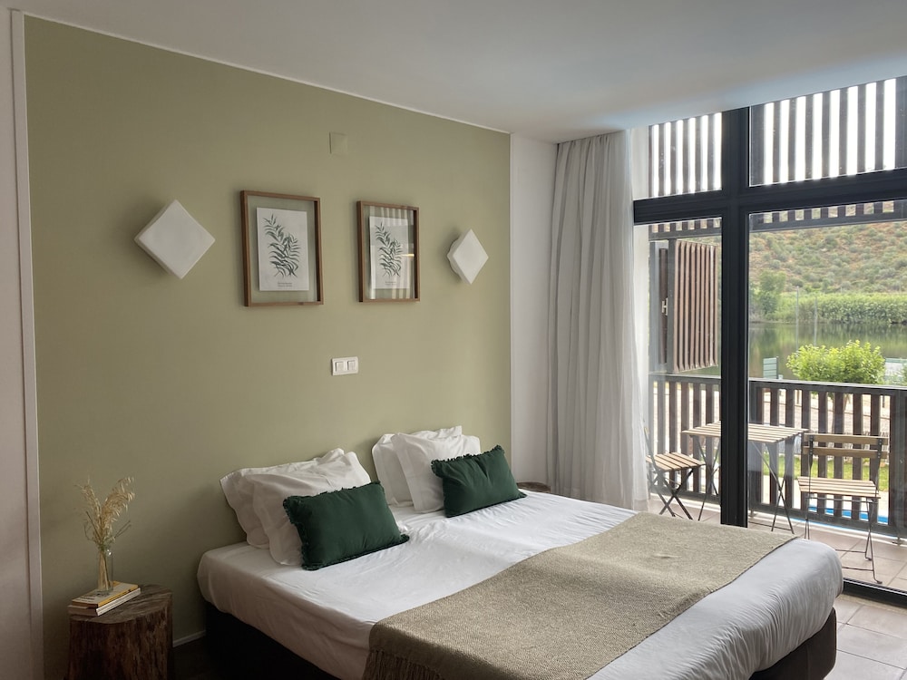 Double or Twin Room, Balcony, River View photo 3