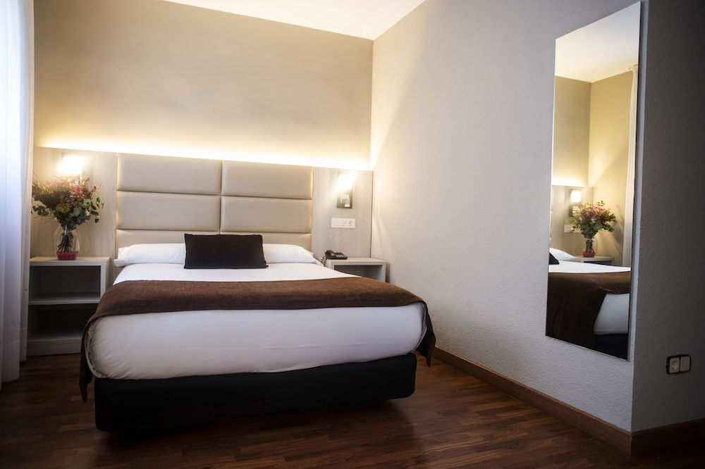 Twin Room - Photo 5
