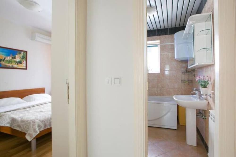 Comfort Apartment, 4 Bedrooms photo 1