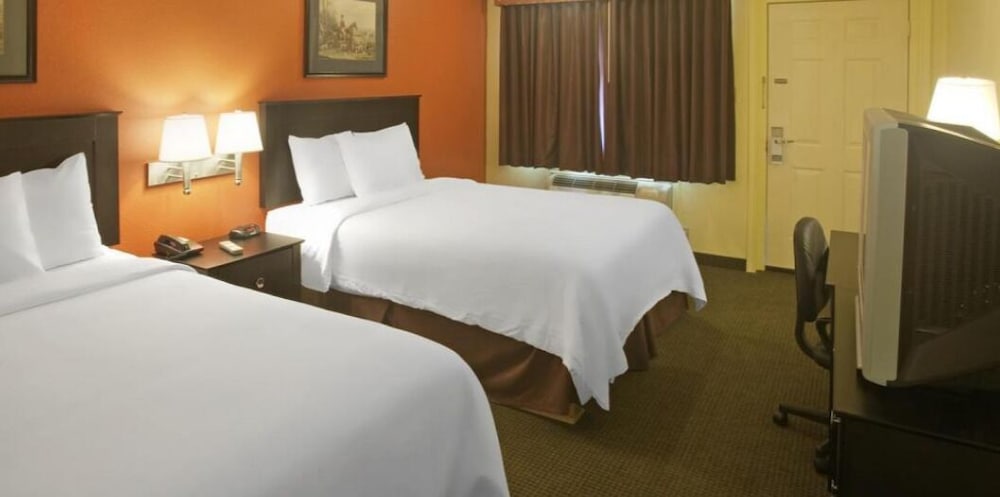 Room, 1 King Bed, Non Smoking - Photo 5