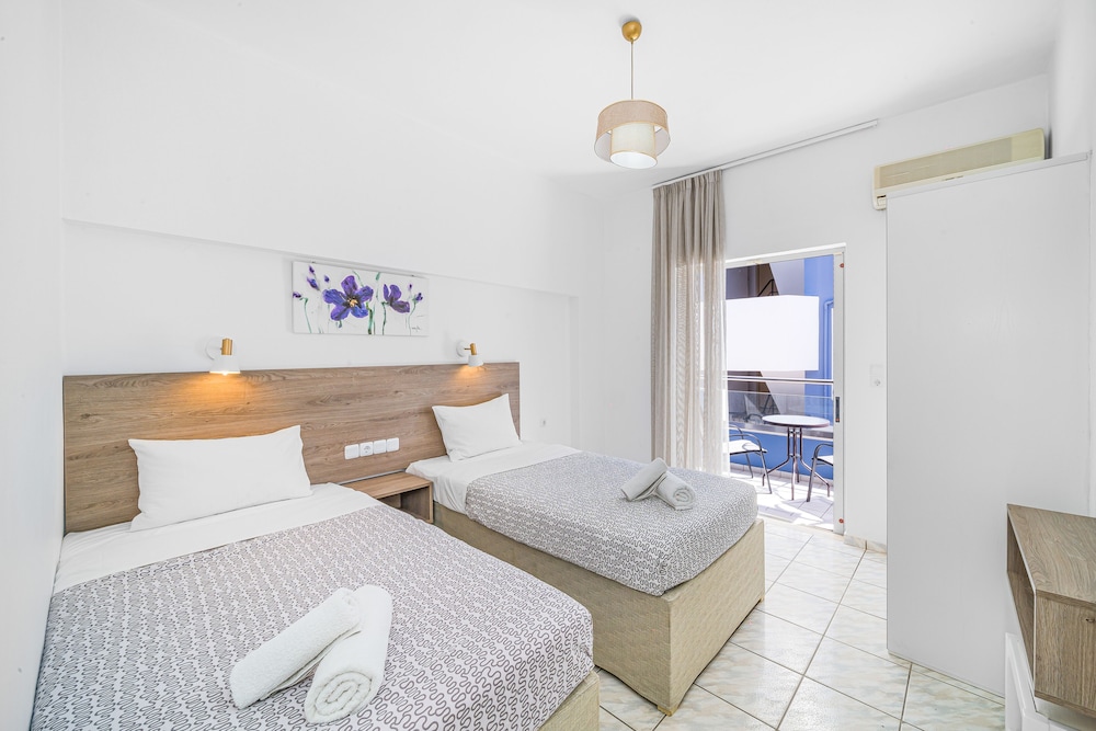 Superior Apartment, 3 Twin Beds - Photo 1