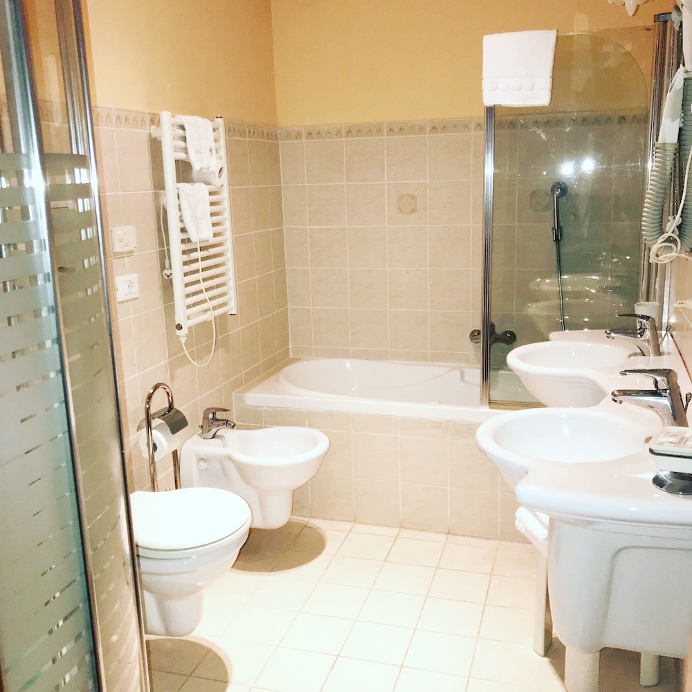 Deluxe Triple Room photo 2