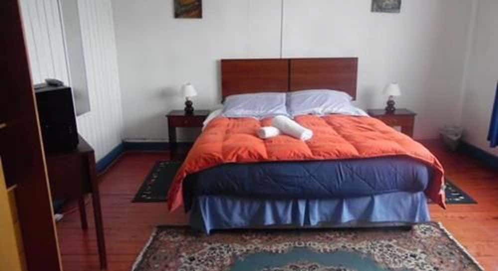 Basic Double Room, 1 Queen Bed, Non Smoking photo 1