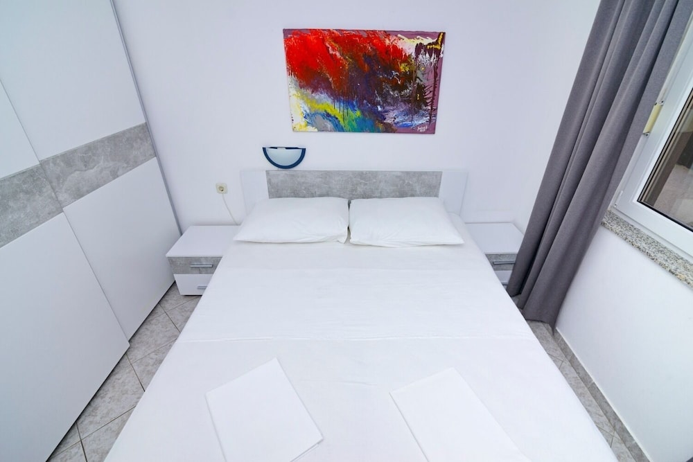 Apartment (Zora - Garden Terrace And Grill - A2() photo 1