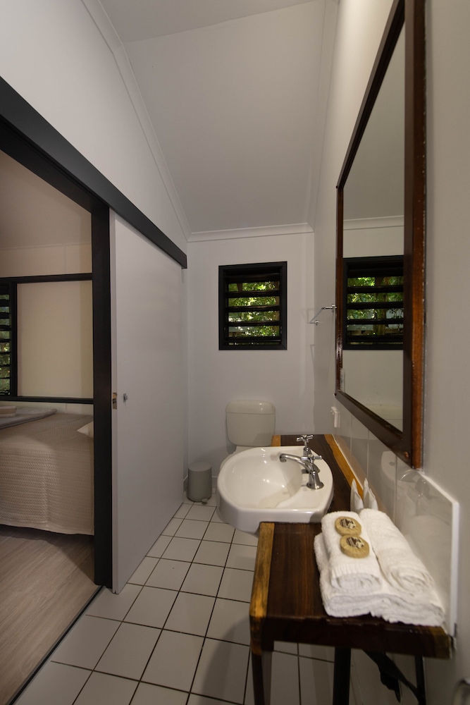 Cabin (Rainforest - Escape) photo 2