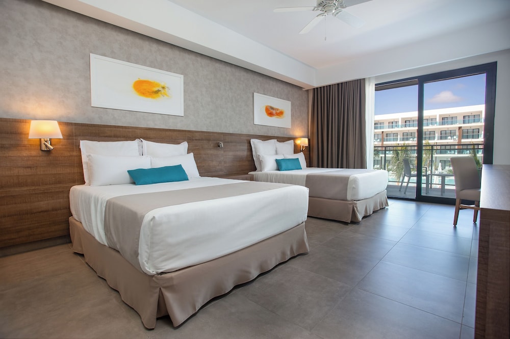 Luxury Suite - Photo 7