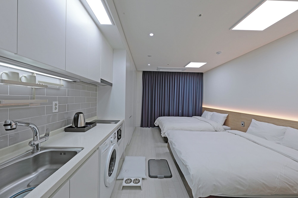 Family Twin Room (below 6kg, 1 pet allowed) - Photo 1