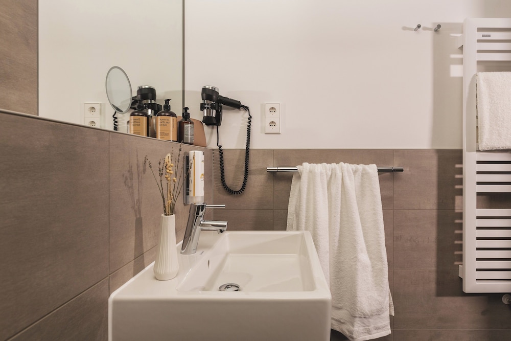 Studio Suite - Photo 15