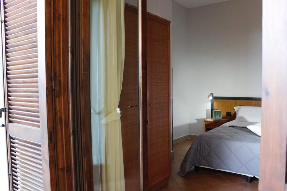 Double Room - Photo 2