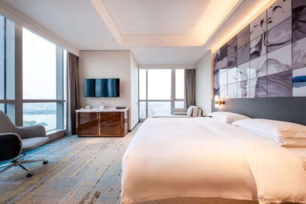 Grand Room, 1 King Bed, Non Smoking photo 1