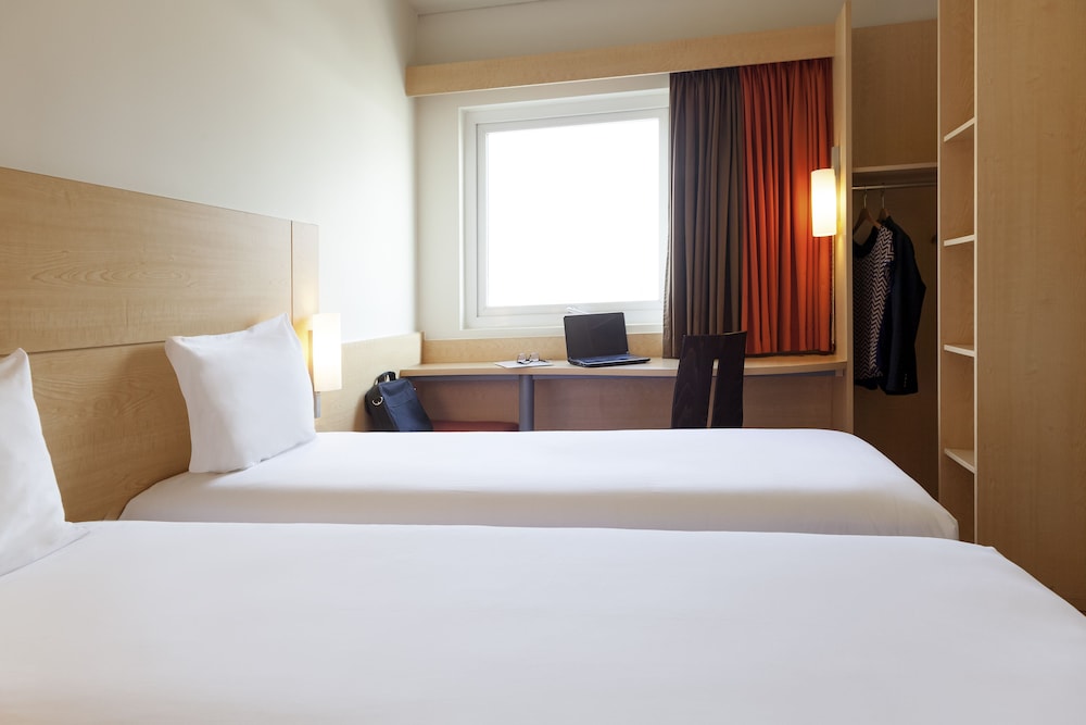 Twin Room, Non Smoking - Photo 4