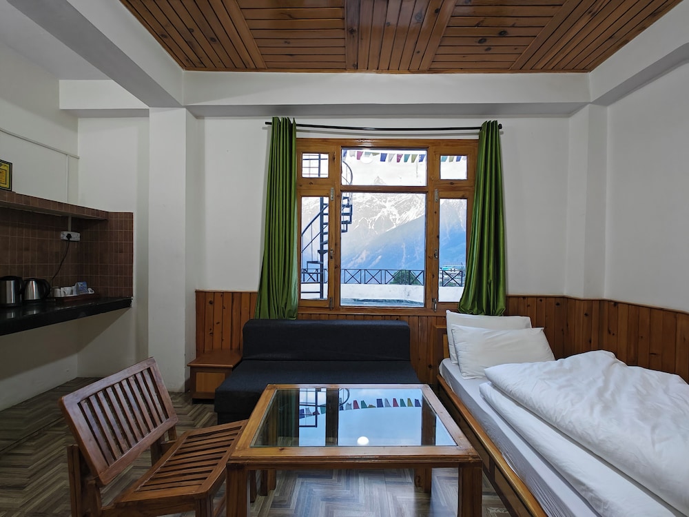 Family Room, Balcony, Valley View photo 2