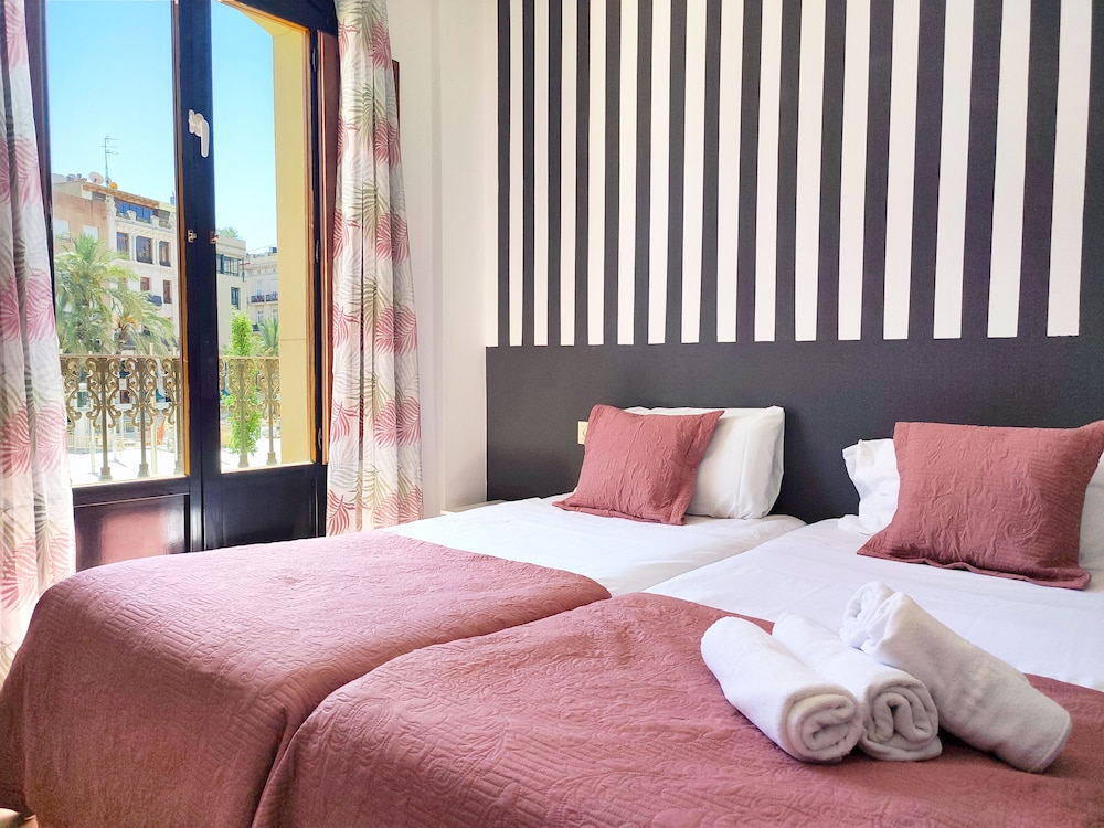 Double Room, 2 Twin Beds, City View