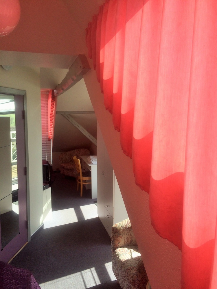 Family Room, Private Bathroom photo 2