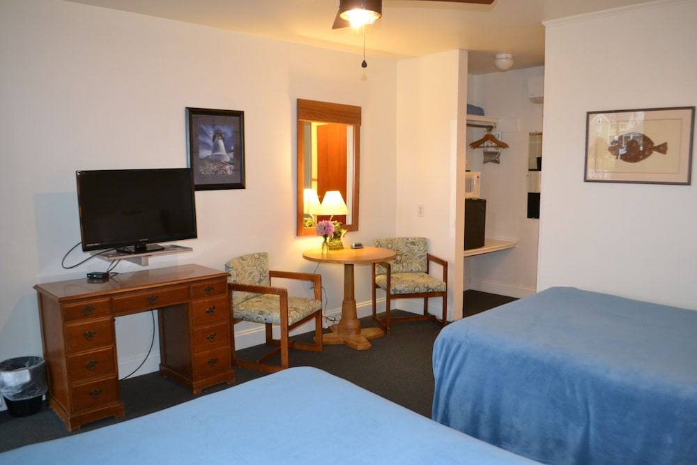 Standard Double Room, 2 Double Beds, Non Smoking (Not Pet friendly) photo 2
