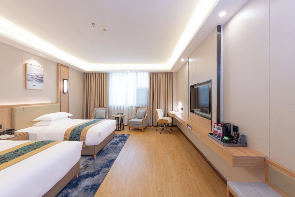 Superior Twin Room, Partial Lake View