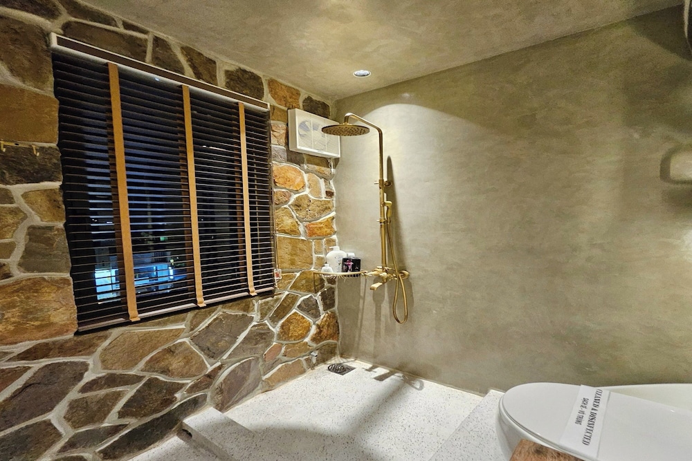 Deluxe Queen Room - Photo 28